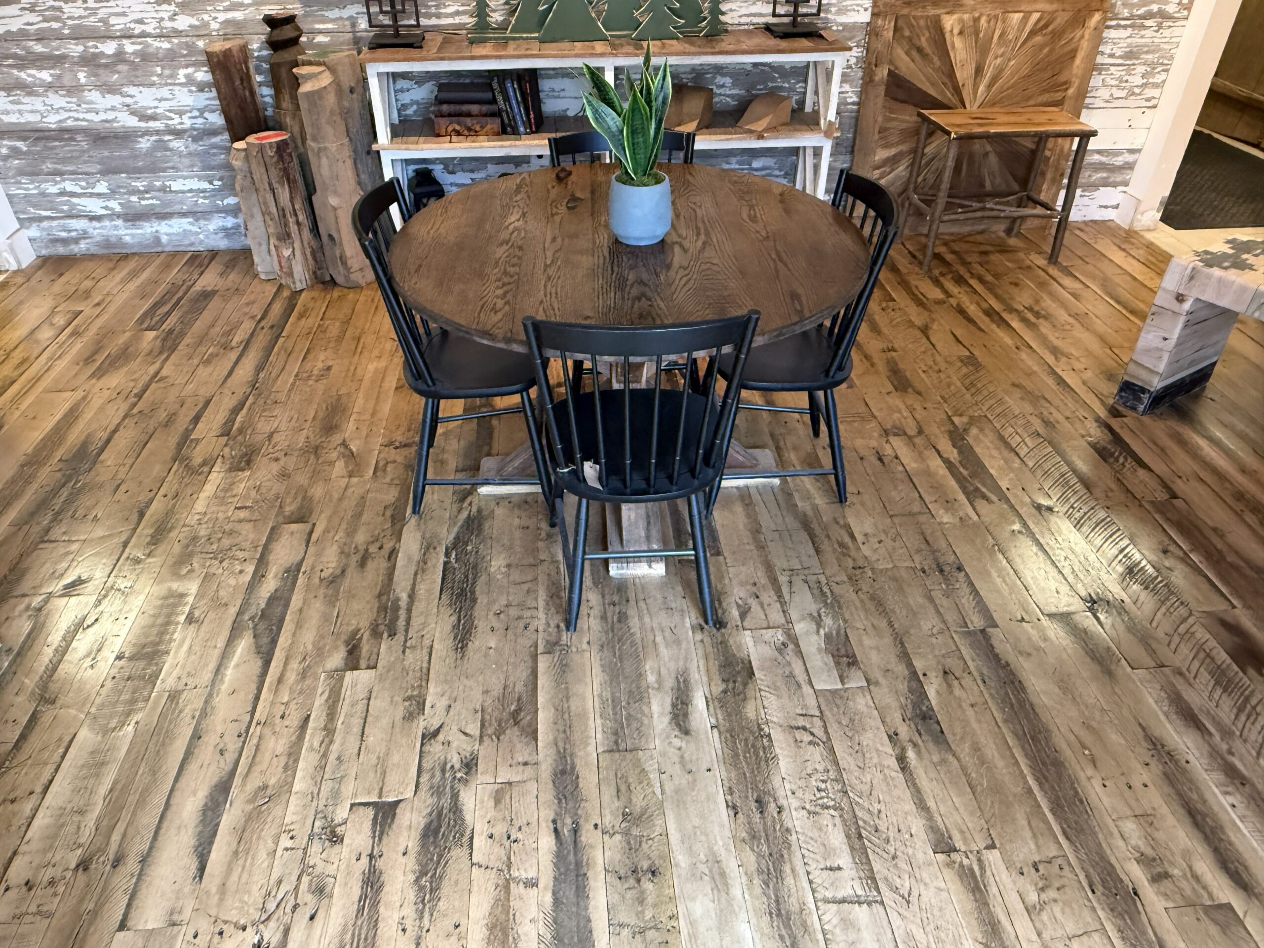Rustic style oak flooring and kitchen table